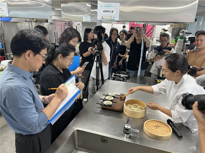 3일 열린 원주 웰만두 경연대회 장면. 원주시 제공 