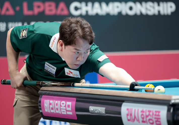 지난 시즌 PBA 남자부 대상을 차지한 강동궁. PBA 