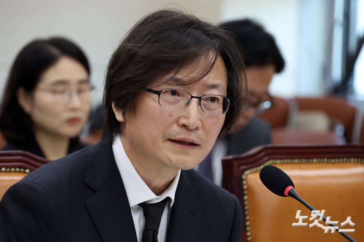 주병기 공정거래위원장 후보자가 5일 서울 여의도 정무위원회에서 열린 인사청문회에서 의원 질의에 답변을 하고 있다.