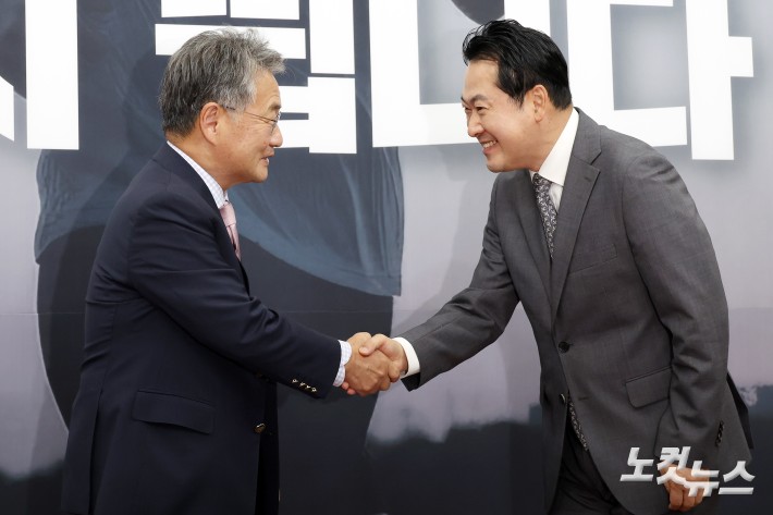 국민의힘 장동혁 대표가 5일 서울 여의도 국회에서 조셉 윤 주한미국대사대리를 접견하고 있다.