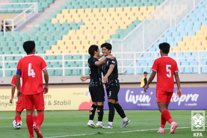 해트트릭을 기록한 조상혁(오른쪽). 대한축구협회 제공