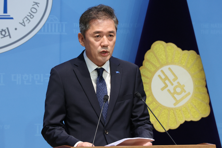 사퇴 의사 밝히는 조국혁신당 황현선 사무총장…성 비위 사건 사과. 연합뉴스