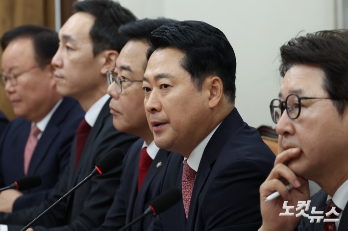 국민의힘 장동혁 대표가 8일 서울 여의도 국회에서 열린 최고위원회의에서 발언을 하고 있다.