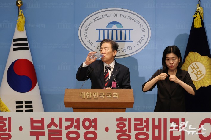 김형석 독립기념관장이 8일 서울 여의도 국회 소통관에서 