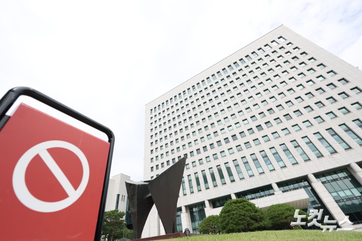 검찰의 수사와 기소 기능을 분리해 각각 중대범죄수사청과 공소청으로 넘기고, 중수청은 행안부 밑에 두기로 한 이재명 정부의 정부 조직 개편안이 7일 확정되면서 검찰청은 창설 78년 만에 역사 속으로 사라지게 됐다. 사진은 8일 서울 서초구 대검찰청의 모습.