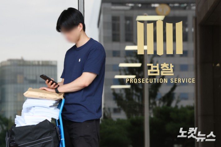 검찰의 수사와 기소 기능을 분리해 각각 중대범죄수사청과 공소청으로 넘기고, 중수청은 행안부 밑에 두기로 한 이재명 정부의 정부 조직 개편안이 7일 확정되면서 검찰청은 창설 78년 만에 역사 속으로 사라지게 됐다. 사진은 8일 서울 서초구 서울중앙지검의 모습.