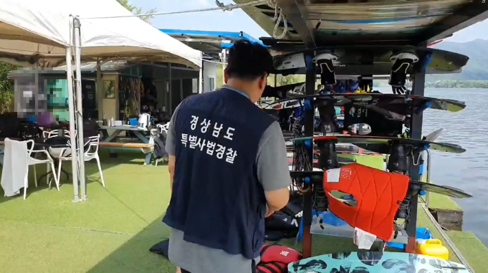 낙동강 불법 계류장 단속. 경남도청 제공 