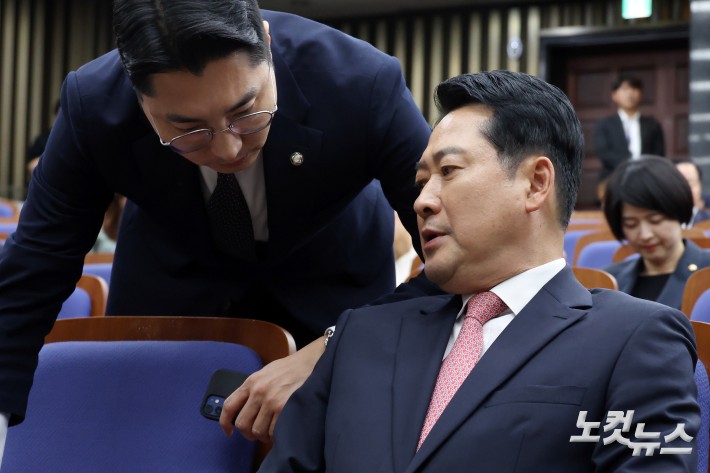 대화하는 장동혁-박준태