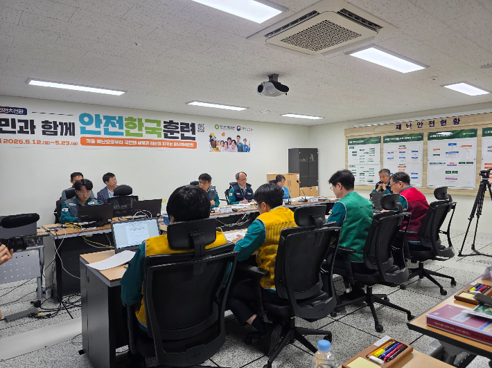 한국원자력환경공단 임직원들이 안전한국훈련을 진행하고 있다. 한국원자력환경공단 제공
