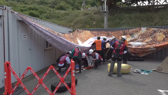 한국원자력환경공단 임직원들이 중저준위 방폐장에서 안전한국훈련을 진행하고 있다. 한국원자력환경공단 제공
