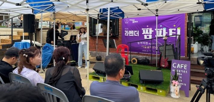 지난 6월 바람길꽃마을에서 열린 라벤더 팜파티. 울진군 제공