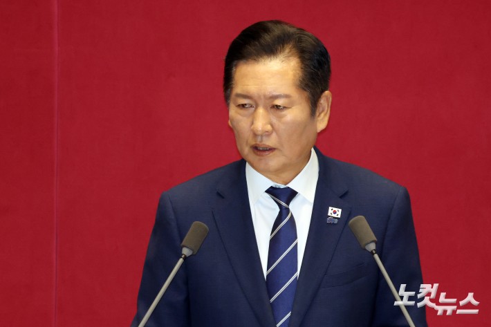 8일 서울 여의도 국회에서 열린 제429회국회(정기회) 제2차 본회의에서 더불어민주당 정청래 대표가 교섭단체대표연설을 하고 있다.