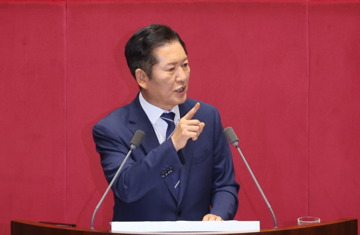 더불어민주당 정청래 대표가 9일 서울 여의도 국회 본회의에서 교섭단체 대표 연설을 하고 있다. 연합뉴스