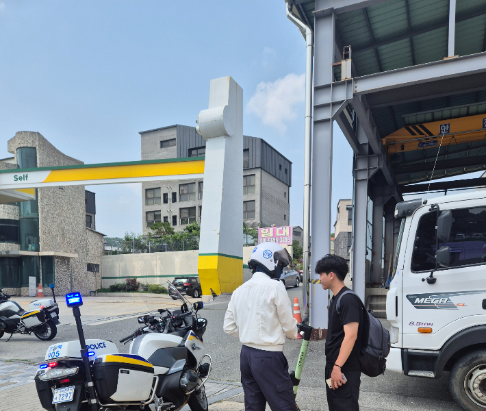 전북 경찰의 이륜차 단속 모습. 전북경찰청 제공 