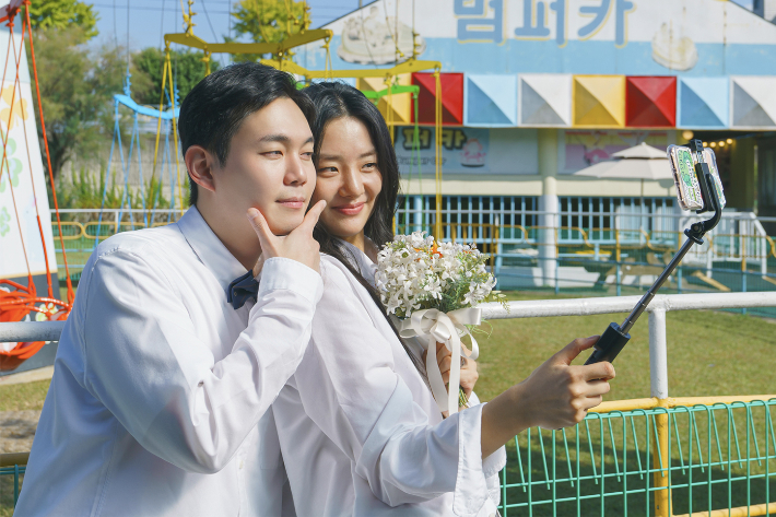 영화 '비밀일 수밖에' 스틸컷. ㈜AD406, ㈜슈아픽처스 제공