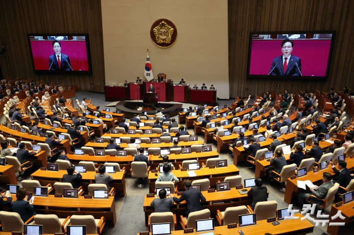 10일 서울 여의도 국회에서 열린 제429회국회(정기회) 제3차 본회의에서 국민의힘 송언석 원내대표가 교섭단체대표연설을 하고 있다.