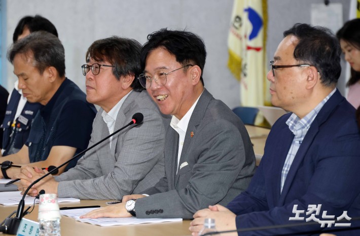 인사말하는 김영훈 고용노동부 장관