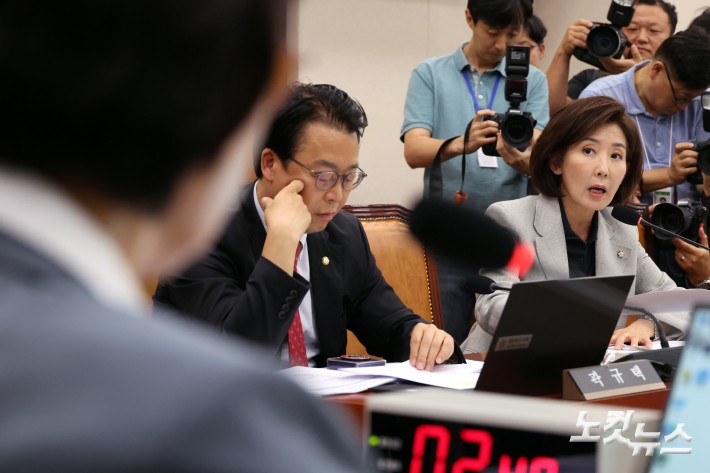 법사위, 발언하는 나경원 의원