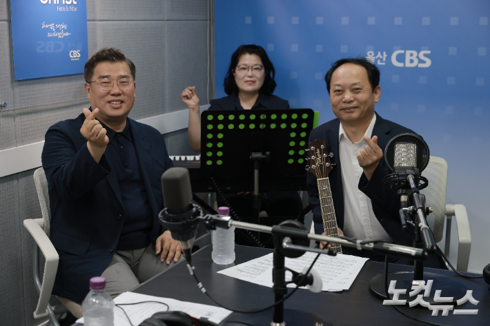 (왼쪽부터)배창호목사,  서일동 목사, 최경숙 전도사. 김유리 아나운서