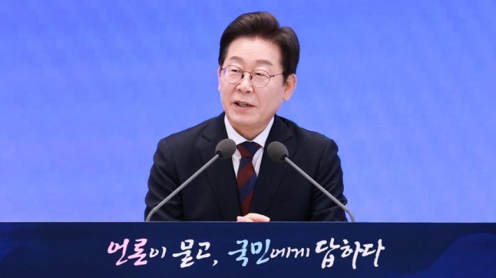 취임 30일 기자회견. 연합뉴스