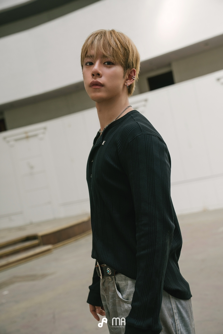 신곡 '행로'는 B.A.P 멤버 방용국이 작사, 작곡, 편곡에 참여한 노래다. MA엔터테인먼트 제공