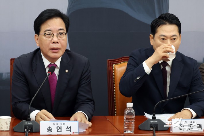 발언하는 송언석 원내대표