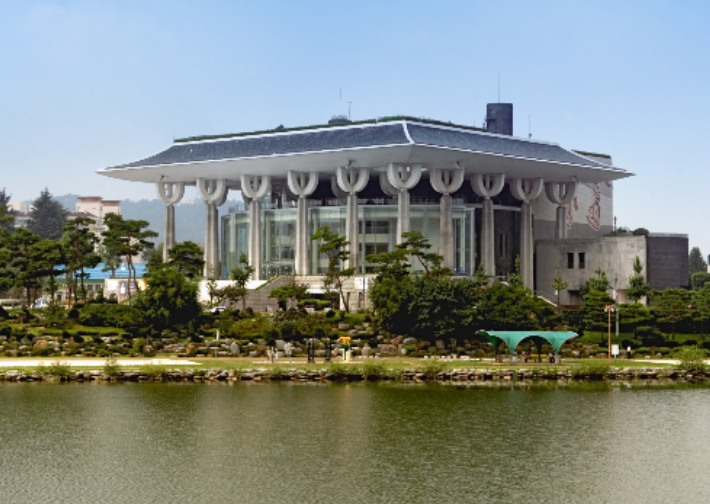 경남문화예술회관. 경남도청 제공 