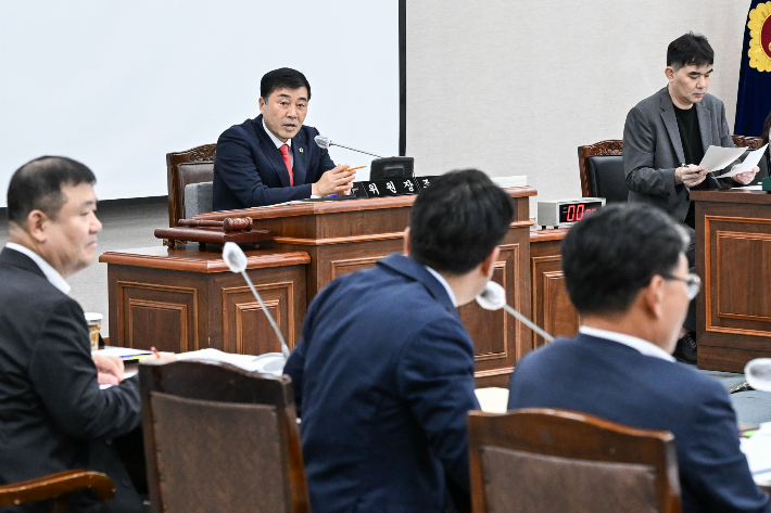 10일 열린 부산시의회 예산결산특별위원회 심사. 부산시의회 제공