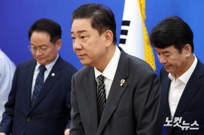 정책조정회의 참석하는 김병기 원내대표