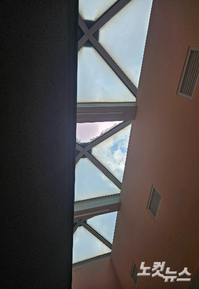 11일 오전 9시 10분쯤 울산 중구 유곡동 울산시교육청내 7층 옥상에서 3층으로 40대 직원 A씨가 추락했다. 반웅규 기자 