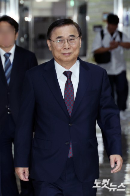 국회 정보위 출석하는 이종석 국가정보원장