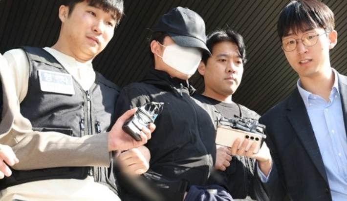 여자친구를 흉기로 찔러 살해한 혐의를 받는 20대 의대생 최모 씨. 연합뉴스