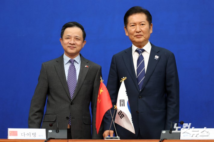 더불어민주당 정청래 대표가 11일 서울 여의도 국회에서 다이빙 주한중국대사를 접견하고 있다.