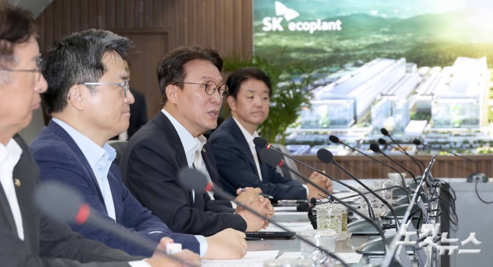 김민석 총리, 반도체 클러스터 현장 간담회