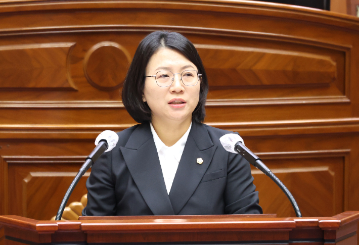 최지은 전주시의원이 11일 제423회 임시회 2차 본회의에서 시정질문을 하고 있다. 전주시의회 제공