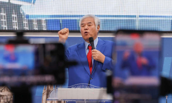 서울 성북구 사랑제일교회에서 전광훈씨가 긴급기자회견을 하고 있다. 연합뉴스