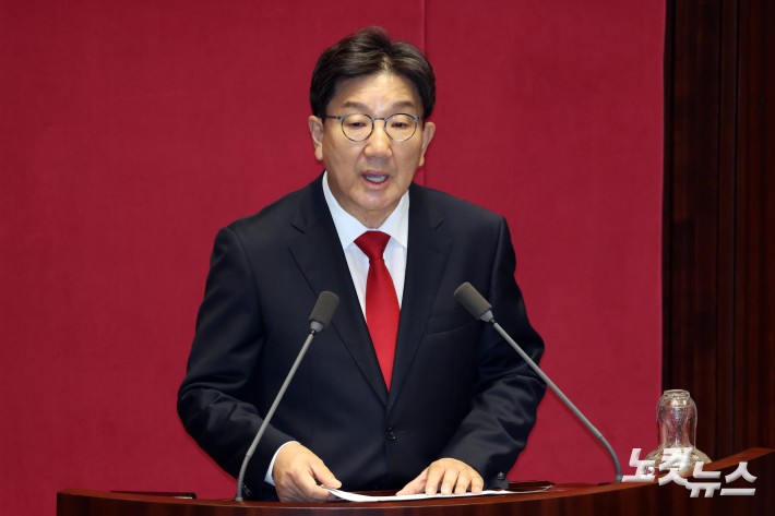 11일 서울 여의도 국회에서 열린 제429회국회(정기회) 제4차 본회의에서 국민의힘 권성동 의원이 자신에 대한 체포동의안 표결에 앞서 신상 발언을 하고 있다.