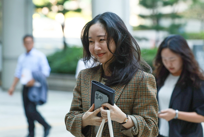 민희진 전 어도어 대표가 11일 오후 서울중앙지법에 출석하고 있다. 연합뉴스
