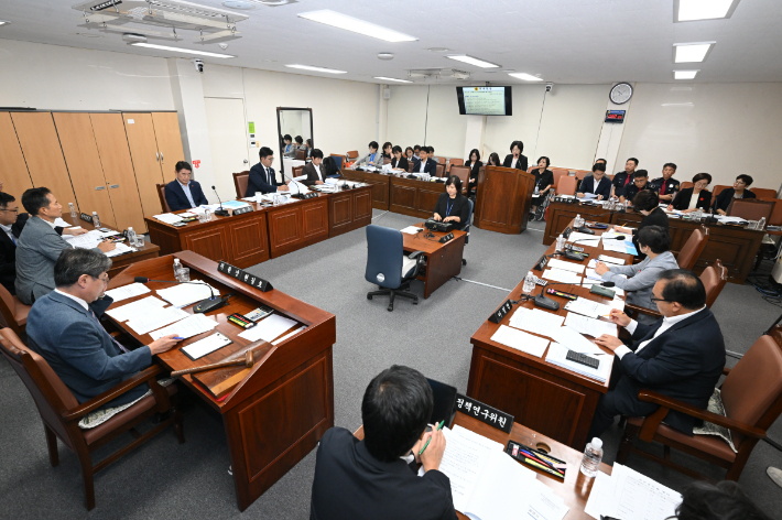 제주도의회 보건복지안전위원회 회의 모습. 제주도의회 제공