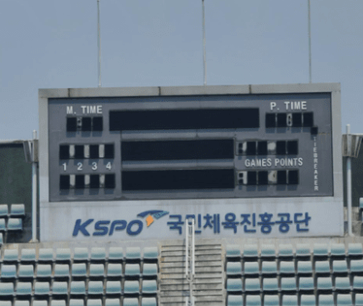 고장난 올림픽공원 테니스장 전광판. 대회 조직위