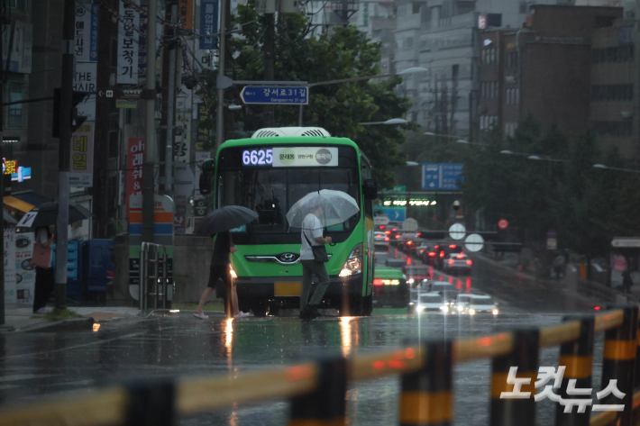 황진환 기자