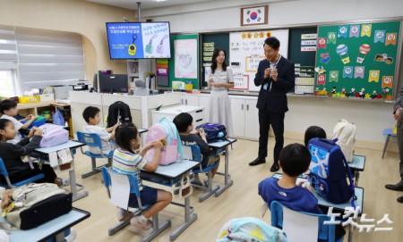 초등안심벨 사용법 설명하는 오세훈 시장