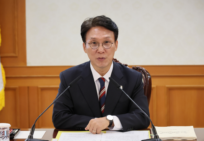 김민석 국무총리가 12일 서울 종로구 정부서울청사에서 열린 제9차 자살예방정책위원회 회의에서 발언하고 있다. 연합뉴스