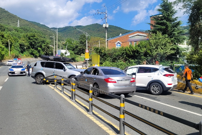 14일 부산 만덕1터널 진입 구간 3중 충돌사고 현장. 부산경찰청 제공