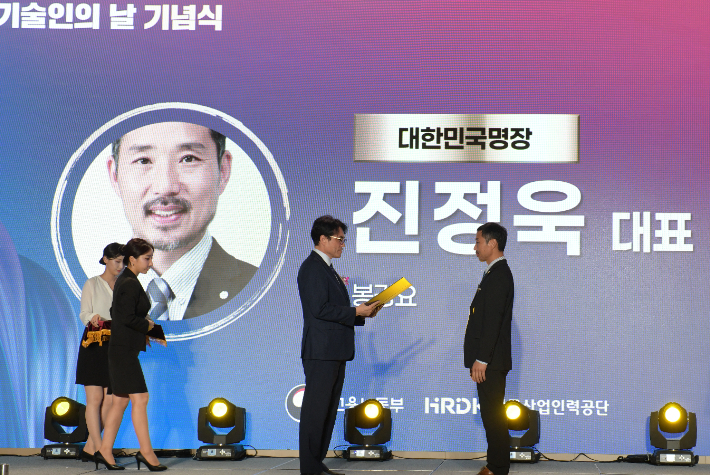 대한민국 명장으로 선정된 진정욱 대표. 전북도 제공
