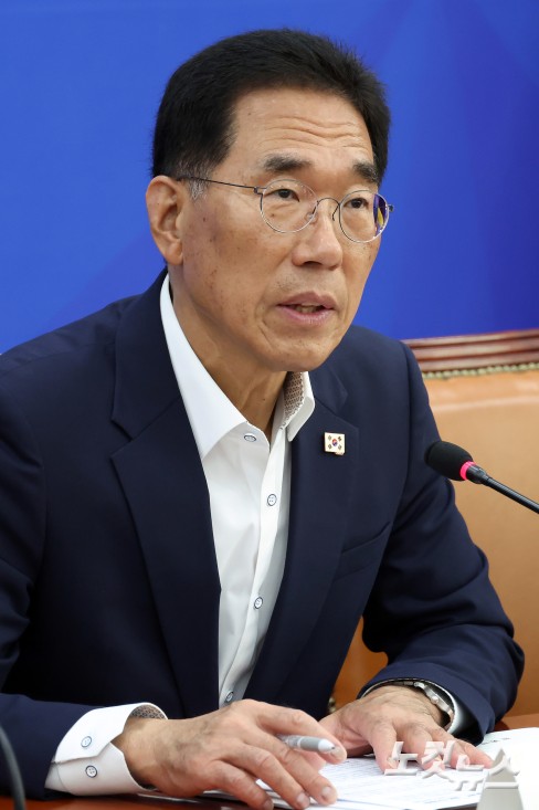 더불어민주당 김주영 산업재해예방TF 단장이 15일 서울 여의도 국회에서 열린 