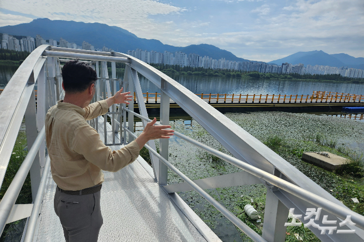 15일 이철훈 김해시의원 현장 방문. 이형탁 기자