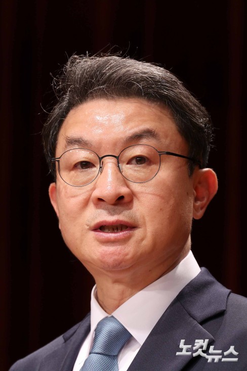 이억원 신임 금융위원장이 15일 정부서울청사 별관에서 취임사를 하고 있다.