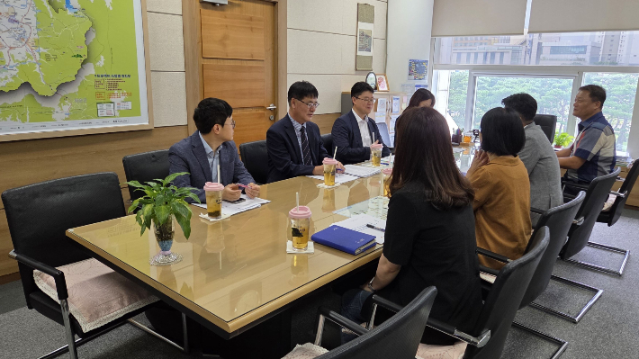 광주시는 15일 시청에서 대구시와 함께 달빛동맹 공동 협력과제 발굴 및 향후 추진 방향을 논의하는 실무회의를 열었다. 광주광역시 제공
