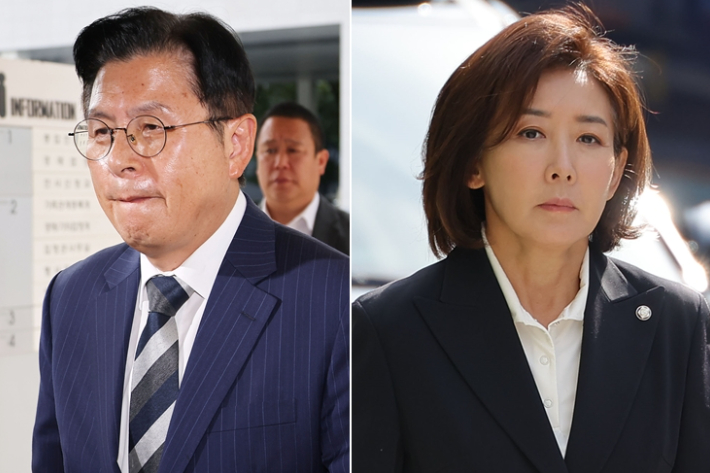 자유와혁신 황교안 대표(왼쪽)와 국민의힘 나경원 의원이 15일 서울 양천구 서울남부지방법원에서 열린 '국회 패스트트랙(신속처리안건) 충돌 사건' 1심 결심 공판에 출석하고 있다. 연합뉴스